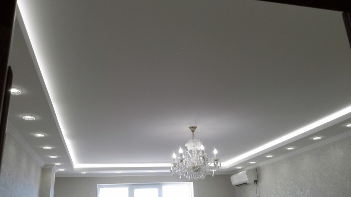 как сделать натяжной потолок с подсветкой