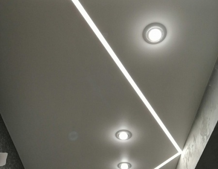 Световые линии на потолке 5 кв.м.